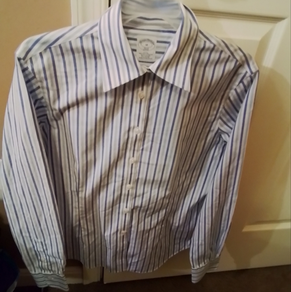 Young Men's Button down shirt EUC